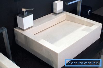 Akrilni proizvodi mogu imitiraju keramiku ili kamen. Akrilni proizvodi mogu imitiraju keramiku ili kamen.