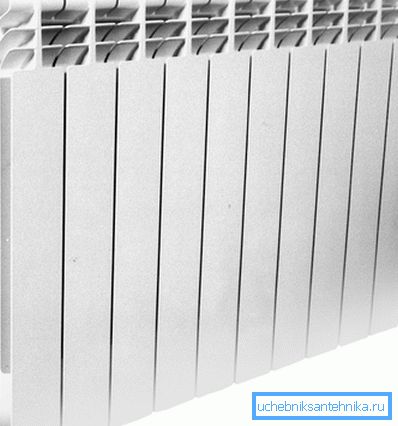 Aluminijumski radijator je u vodstvu zahvaljujući visokoj toplotnoj provodljivosti i razvijenim rebrima. Aluminijumski radijator je u vodstvu zahvaljujući visokoj toplotnoj provodljivosti i razvijenim rebrima.