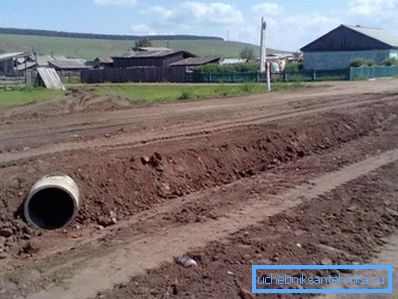 Betonska struktura u poljoprivrednoj oblasti Betonska struktura u poljoprivrednoj oblasti