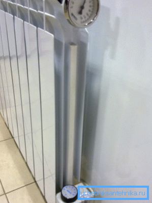 Bimetalni radijator sa električnim grejačem Bimetalni radijator sa električnim grejačem