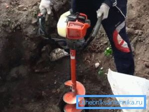 Mazanje mašina sa benzinskim motorom. Mazanje mašina sa benzinskim motorom.
