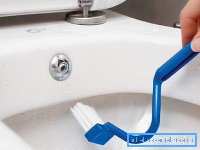 Da biste obezbedili kvalitetno odvodnjavanje, potrebno je temeljno očistiti oblogu toaletne posude sa mineralnih nanosa Da biste obezbedili kvalitetno odvodnjavanje, potrebno je temeljno očistiti oblogu toaletne posude sa mineralnih nanosa