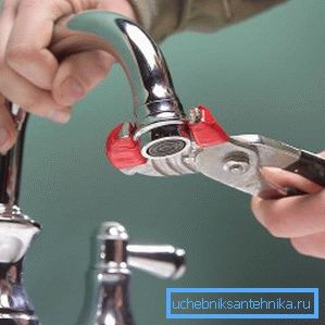 Odstranjivanje aeratora za čišćenje Odstranjivanje aeratora za čišćenje