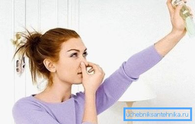 Za suzbijanje neprijatnih mirisa u toaletu možete koristiti domaće osvježavajuće osvjetljenje vazduha Za suzbijanje neprijatnih mirisa u toaletu možete koristiti domaće osvježavajuće osvjetljenje vazduha