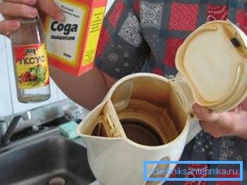 Za čišćenje cijevi s kisom i soda potrebno je također i ključanje vode Za čišćenje cijevi s kisom i soda potrebno je također i ključanje vode