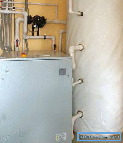 Akumulator toplote se može koristiti za stabilizaciju temperature tekuće vode. Akumulator toplote se može koristiti za stabilizaciju temperature tekuće vode.