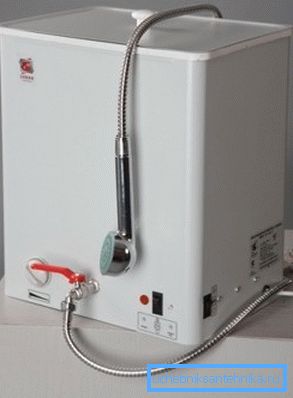 Električni bojler za tuš EVBO-20/1, 25-1 može raditi i iz mreže i iz ugrađene baterije Električni bojler za tuš EVBO-20/1, 25-1 može raditi i iz mreže i iz ugrađene baterije