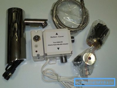 Elektronski dio nalazi se unutar napajanja. Elektronski dio nalazi se unutar napajanja.