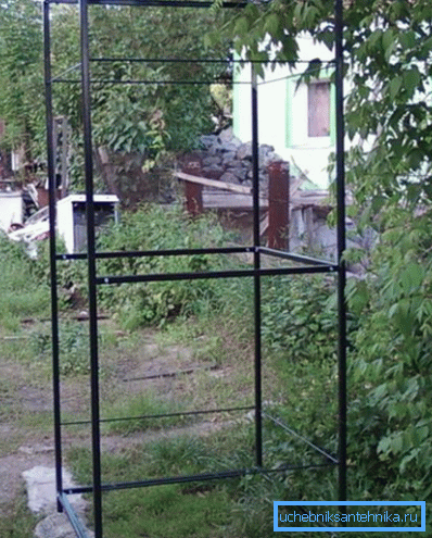 Ako je korištena manja cijev, mogu se dodati i međusobni horizontalni prekretnici. Ako je korištena manja cijev, mogu se dodati i međusobni horizontalni prekretnici.