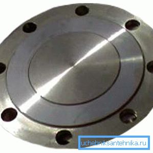 Ovaj disk se naziva prirubnica. To daje dodatnu snagu Ovaj disk se naziva prirubnica. To daje dodatnu snagu