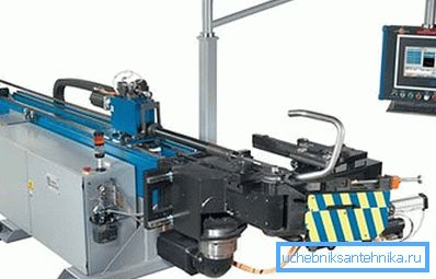 Fotografija mandrel bender sa programskom kontrolom