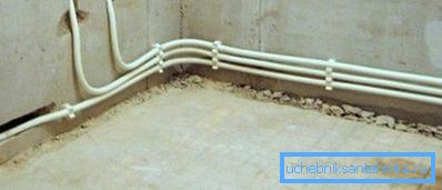 Fotografija od metalno-plastičnog cevovoda sistema grejanja