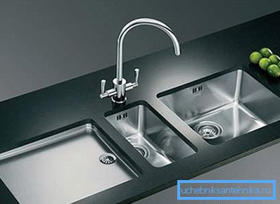 Photo mortise umivaonik s tri čaše