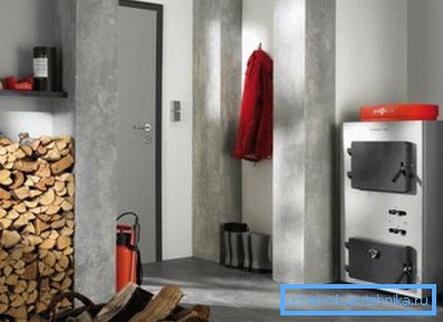 Dimenzije peći omogućavaju rad kotla do 8 sati bez menjanja goriva Dimenzije peći omogućavaju rad kotla do 8 sati bez menjanja goriva