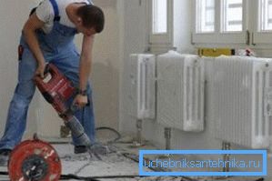 Da li želite da sakrijete cevi koje odgovaraju radijatorima, napravite žlebove u podrumu i sakrijete ih pod podom - kao varijanta budžeta Da li želite da sakrijete cevi koje odgovaraju radijatorima, napravite žlebove u podrumu i sakrijete ih pod podom - kao varijanta budžeta