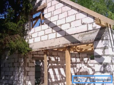 Upotreba materijala ovog tipa u proizvodnji prozorskih otvora ili stvaranju metalnih okvira i granica