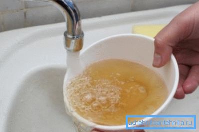 Višak željeza daje određenu boju i ukus. Višak željeza daje određenu boju i ukus.