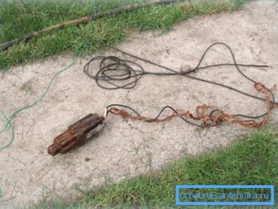 Uklonite pumpu dubokog bušotina. Uklonite pumpu dubokog bušotina.