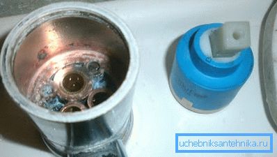 Kertridž uklonjen iz utičnice Kertridž uklonjen iz utičnice