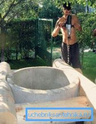 Kada se poklopac ukloni, zamak je izgrađen i testiran na vodu, možete takođe napraviti spoljašnji dizajn svojim rukama (fotografija 