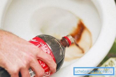 Coca-Cola uklanja rđu zbog visokog sadržaja fosforne kiseline. Coca-Cola uklanja rđu zbog visokog sadržaja fosforne kiseline.
