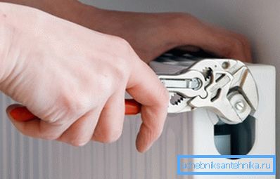 Kran Mayevsky dizajniran za reset akumuliran u sistemu grijanja vazduha Kran Mayevsky dizajniran za reset akumuliran u sistemu grijanja vazduha