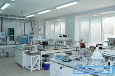 Laboratorija koja istražuje kvalitet vode. Laboratorija koja istražuje kvalitet vode.