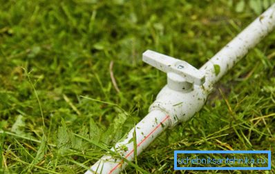 Ljetna količina vode iz plastičnih cijevi Ljetna količina vode iz plastičnih cijevi