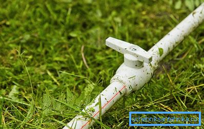 Ljetna količina vode iz plastičnih cijevi Ljetna količina vode iz plastičnih cijevi