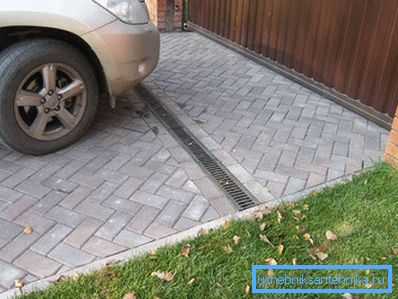 1212 Linearna drenaža ispred kapije