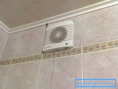 Amaterska fotografija gotovog ventilacionog sistema sa instaliranim uređajima koji usporavaju kretanje vazdušnih masa Amaterska fotografija gotovog ventilacionog sistema sa instaliranim uređajima koji usporavaju kretanje vazdušnih masa