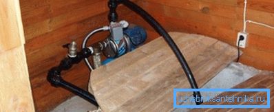 Amaterska fotografija pumpe instalirane u bunarskoj kući