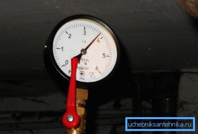 Manometar na slici pokazuje 3,8 kgf / cm2. Vrednost je prilično redovna.