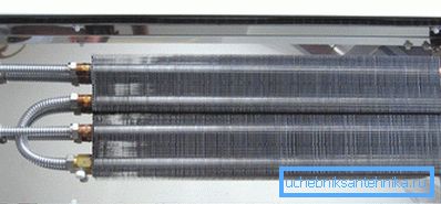 Bakarni aluminijumski vnutripolni konvektor. Bakarni aluminijumski vnutripolni konvektor.