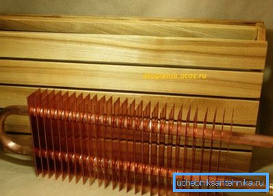 Bakarni radijator će izgledati dobro iu zatvorenom prostoru, posebno kada koristite cijevi napravljene od istog materijala. Bakarni radijator će izgledati dobro iu zatvorenom prostoru, posebno kada koristite cijevi napravljene od istog materijala.