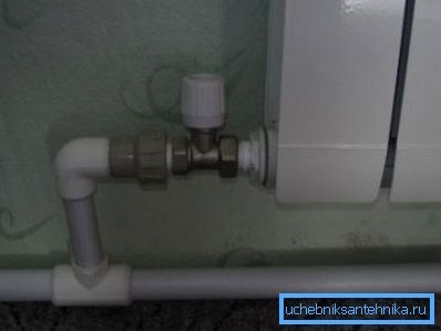 Mesto spojnice baterije sa cevima mora biti pažljivo zaptiven i opremljen ventilom Mesto spojnice baterije sa cevima mora biti pažljivo zaptiven i opremljen ventilom