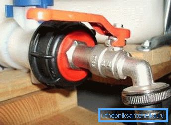 Metalna kocka za vodu sa plastičnim adapterom Metalna kocka za vodu sa plastičnim adapterom