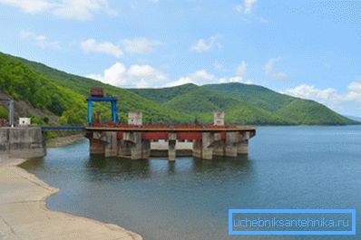 Mnoga preduzeća imaju sopstveni unos vode. Mnoga preduzeća imaju sopstveni unos vode.