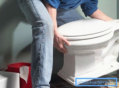 Ugradnja WC školjke - rad čovjeka koji zahtijeva fizičku snagu i tehničku genijalnost. Ugradnja WC školjke - rad čovjeka koji zahtijeva fizičku snagu i tehničku genijalnost.