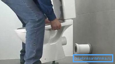 Ugradnja WC školjke na prethodno fiksne zagrade