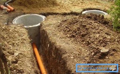 Mi ćemo izgraditi naš kanalizacijski sistem, sa septičkim spremnikom i punim odlaganjem otpadnih voda.