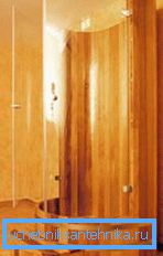 Na fotografiji: tuš kabine za kupatilo od drveta - odlično rešenje koje savršeno uklapa u okolinu.