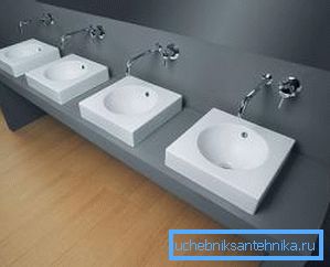 U foto-umivaoniku U foto-umivaoniku
