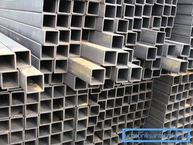 Na slici - optimalan materijal za izgradnju nadstrešnica i letnjih kuća