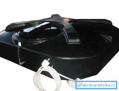 Na fotografiji - plastični rezervoar za 150 l rashlađeni tuš.