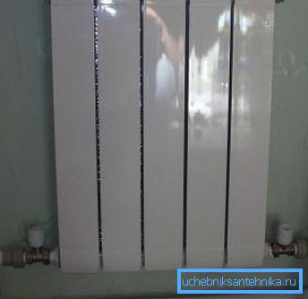 Na fotografiji - radiator povezan sa autoputem Na fotografiji - radiator povezan sa autoputem
