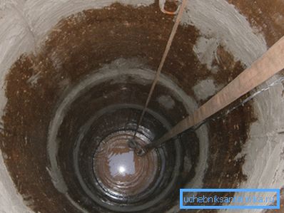Fotografija prikazuje osovinu armiranobetonskih prstenova. Fotografija prikazuje osovinu armiranobetonskih prstenova.
