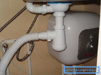 Na slici je primjer ugradnje kompaktnog bojlera.