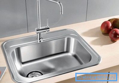 Na slici - primjer granata Na slici - primjer granata