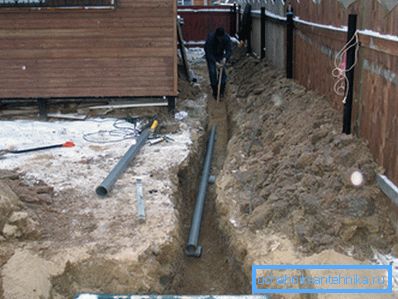 Na slici - nezavisna instalacija kanalizacionog sistema.
